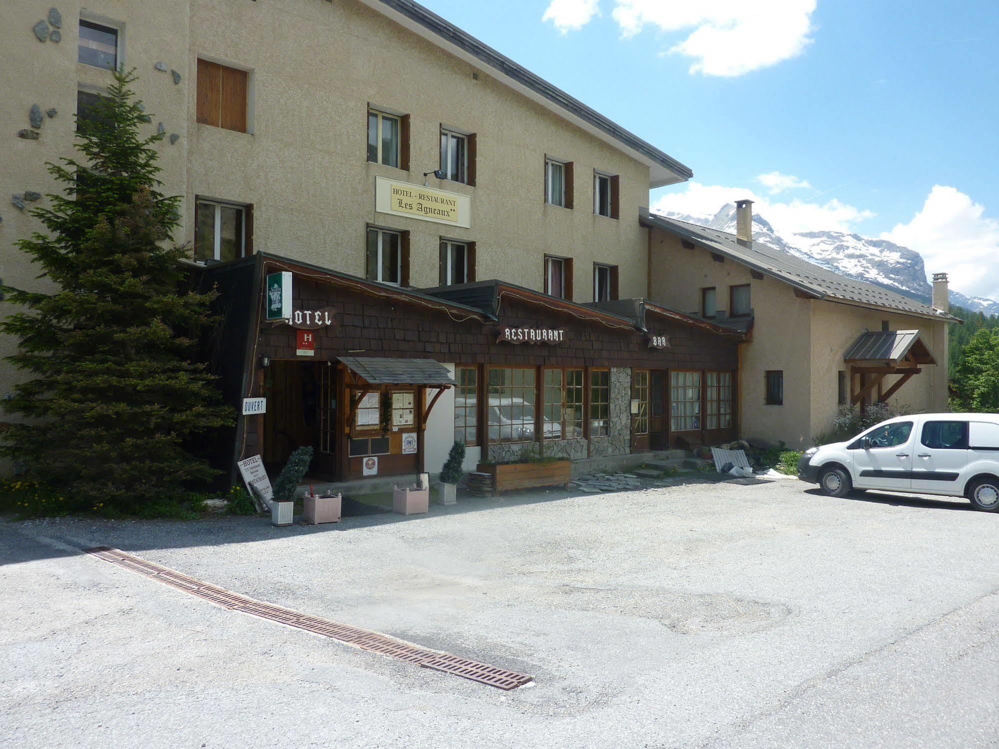 Hotel Les Agneaux Villar-dʼArène Esterno foto